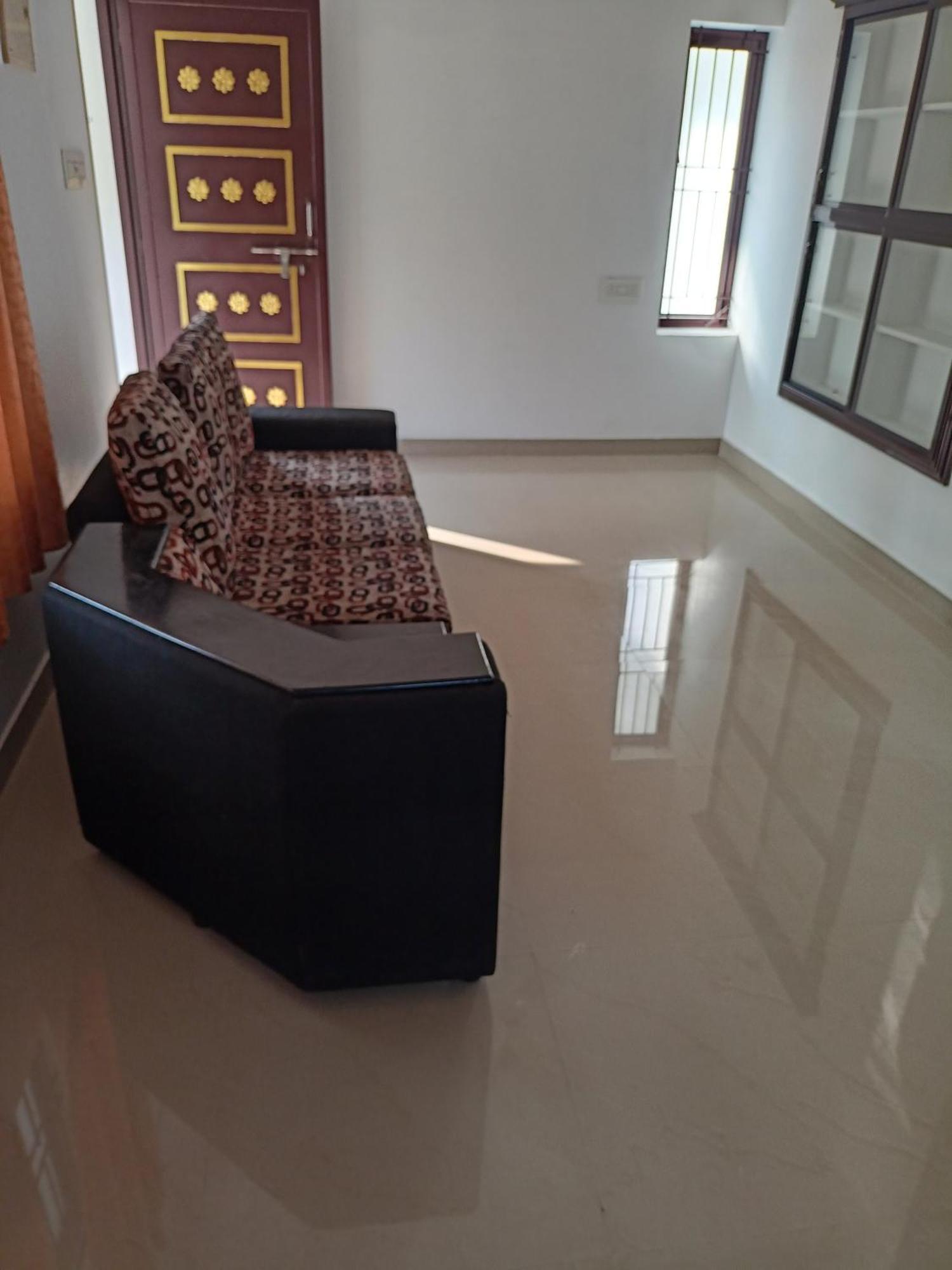 Space Villa Homestay Irimbranallur Екстер'єр фото